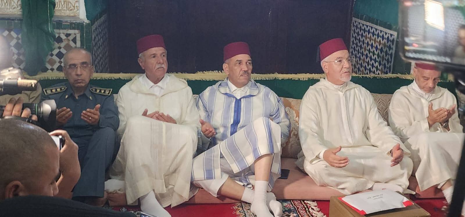 بحضور عامل إقليم الجديدة و الحجابة الملكية،توزيع الهبة الملكية على الشرفاء الأمغاريين بموسم مولاي عبدالله 2025.